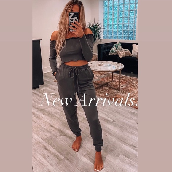 Jogger Set - Picture 1 of 1